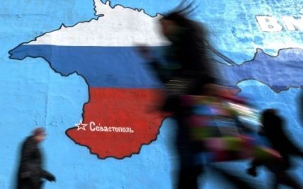 Крим після анексії: за прапор України пробивають колеса, а доноси на сусідів стали нормою