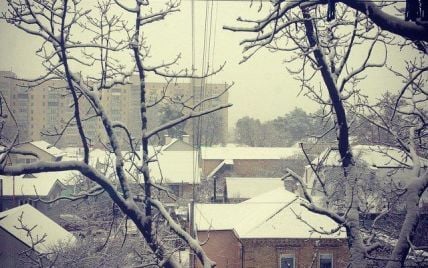 В четверг Украину продолжит засыпать снегом