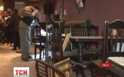 Парень в камуфляже взорвал бар в Одессе