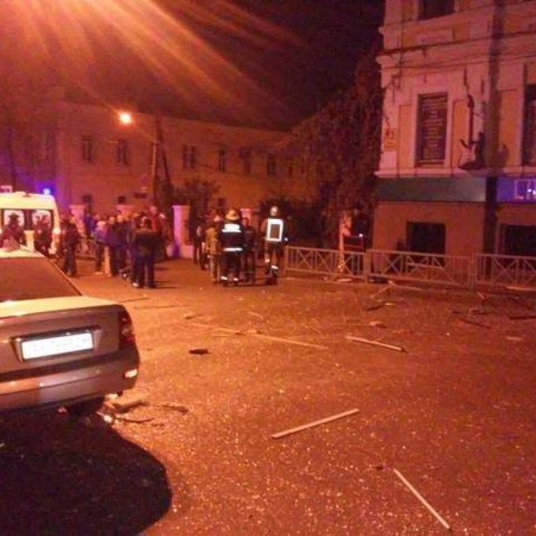 От серьезных повреждений во время взрыва в Харькове людей спасла теплая осенняя одежда