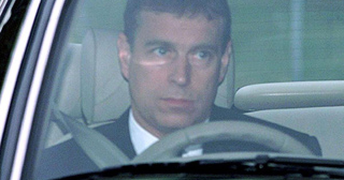 Полиция Великобритании задержала принца Эндрю