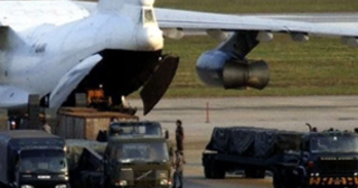 Российских военных самолетами увозят от границы с Украиной. Иллюстрация