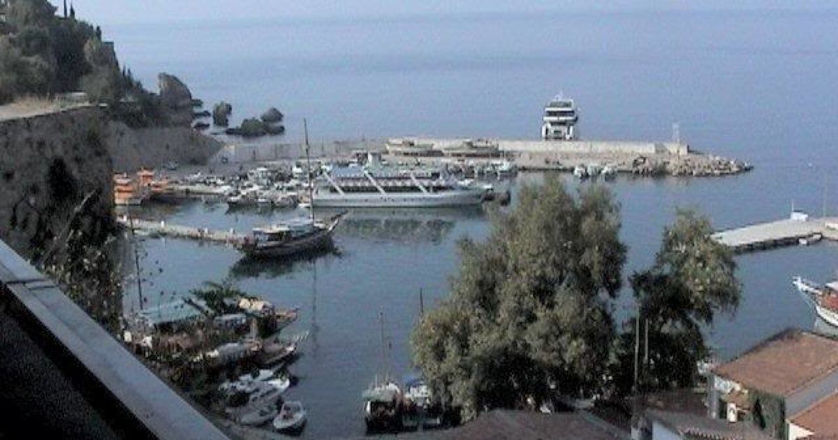 В Анталии перевернулся автобус с украинскими туристами