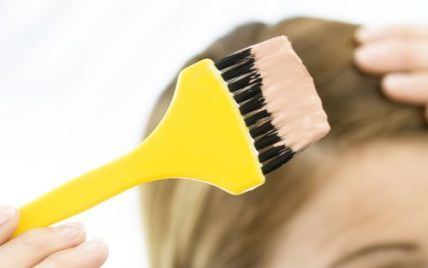 Хімічні опік після фарбування волосся: "перукарка" із Сарн не має відповідної освіти