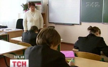 Департамент образования КМДА не будет переводить зарплаты учителей в госбанки