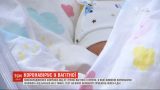 Новонародженого здорового хлопчика від хворої на коронавірус мами ізолюють на 2 тижні