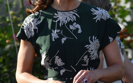 В новом платье и с изумрудами: герцогиня Кембриджская на цветочной выставке