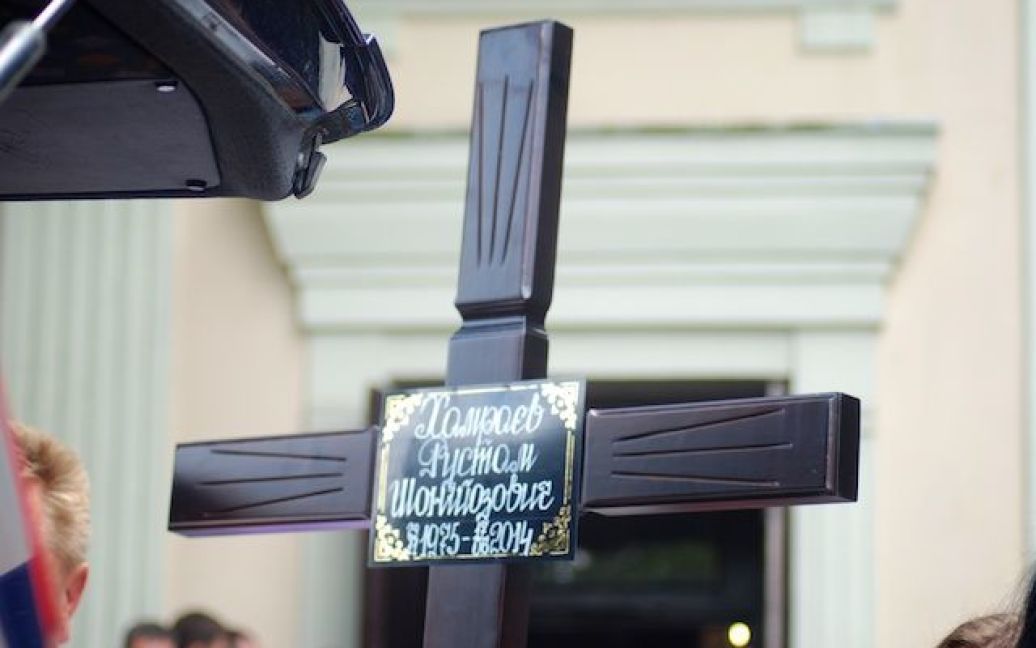 Труну із тілом вояка пронесли центральними вулицями міста. / © Олена Кузьмич, "Волинська правда"