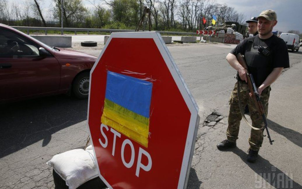 На въезде в Борисполь появился блокпост с боевой машиной / © Униан