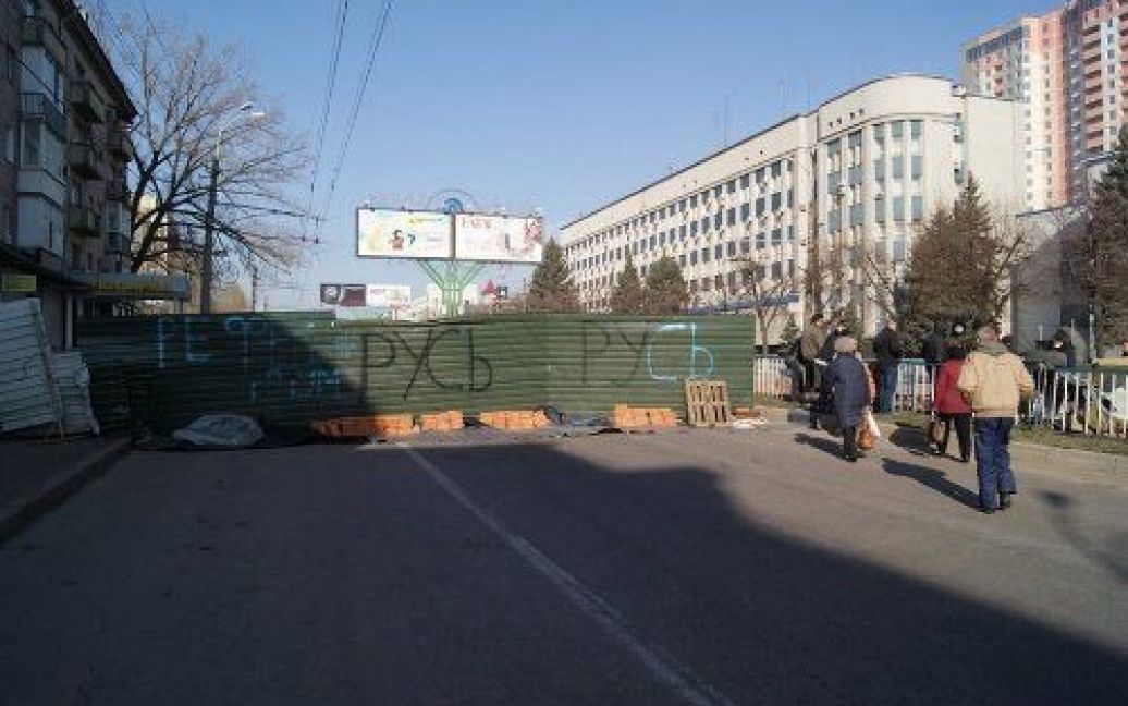 Сепаратисты строят баррикады / © Восточный вариант