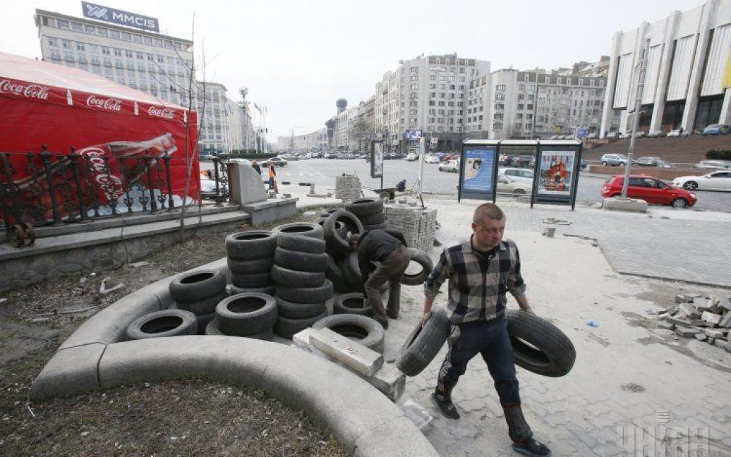 В центре Киева кладут новую брусчатку / © УНІАН