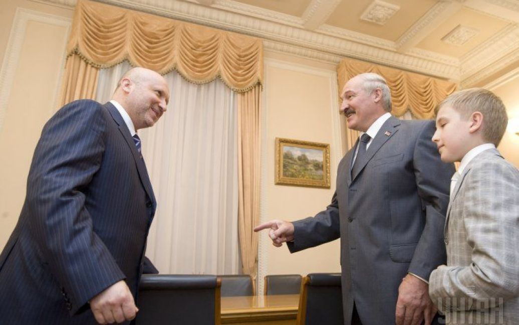 Лукашенко со своим младшим сыном Николаем в Киеве встретился с Турчиновым / © УНІАН