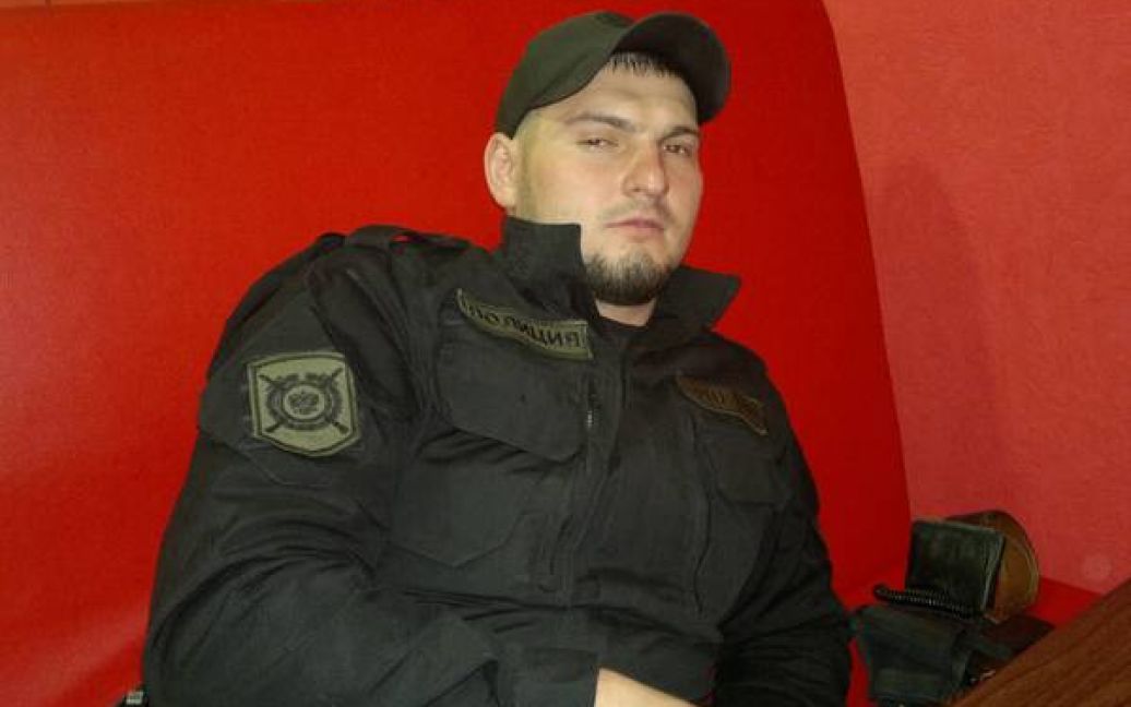 Чеченский боевик, которого ранили во время АТО в Донецке, сфотографировался в форме полицейского / © argumentua.com