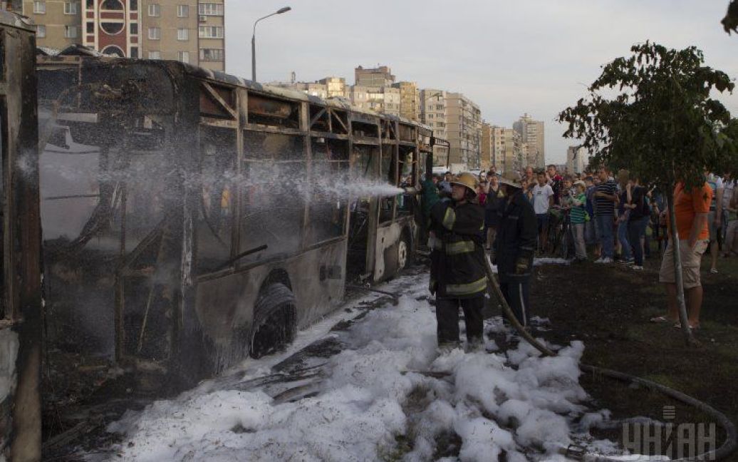 Автобус згорів за лічені хвилини / © УНІАН