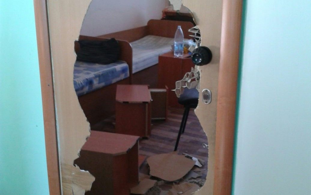 Воинскую часть в Феодосии начали штурмовать на рассвете / © euronews.com