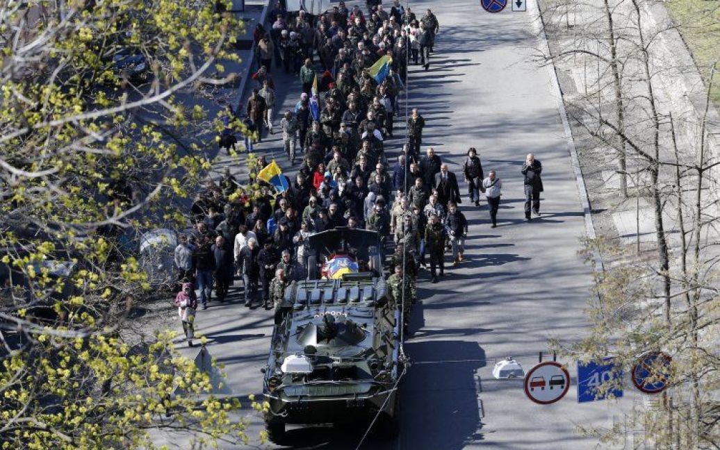 5 квітня в Києві відбулася церемонія прощання з невідомим активістом Євромайдану, який загинув ще в лютому під час пожежі в Будинку профспілок / © УНІАН