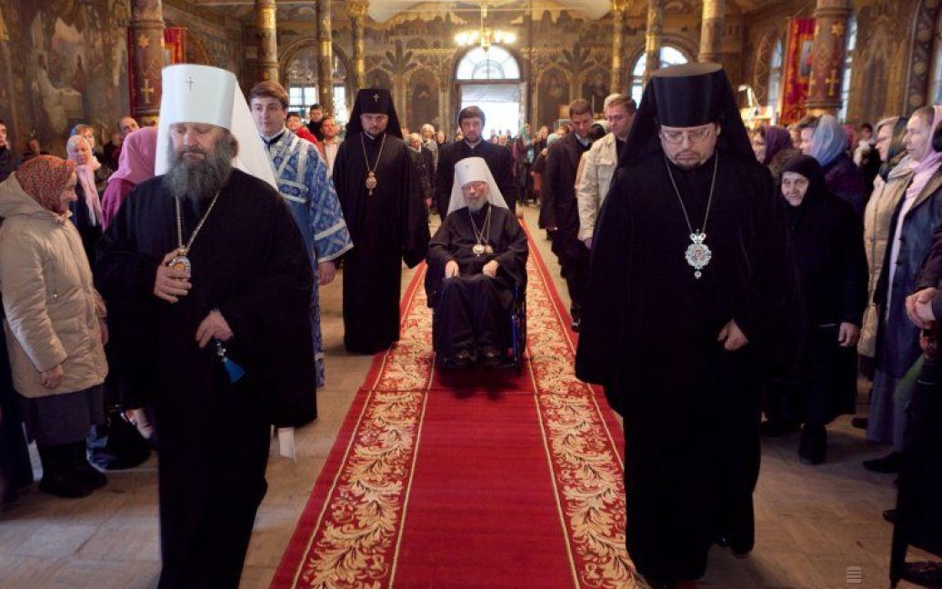 Митрополит Владимир во время праздничного богослужения накануне празднования Благовещения, 6 апреля 2012 г. / © УНІАН