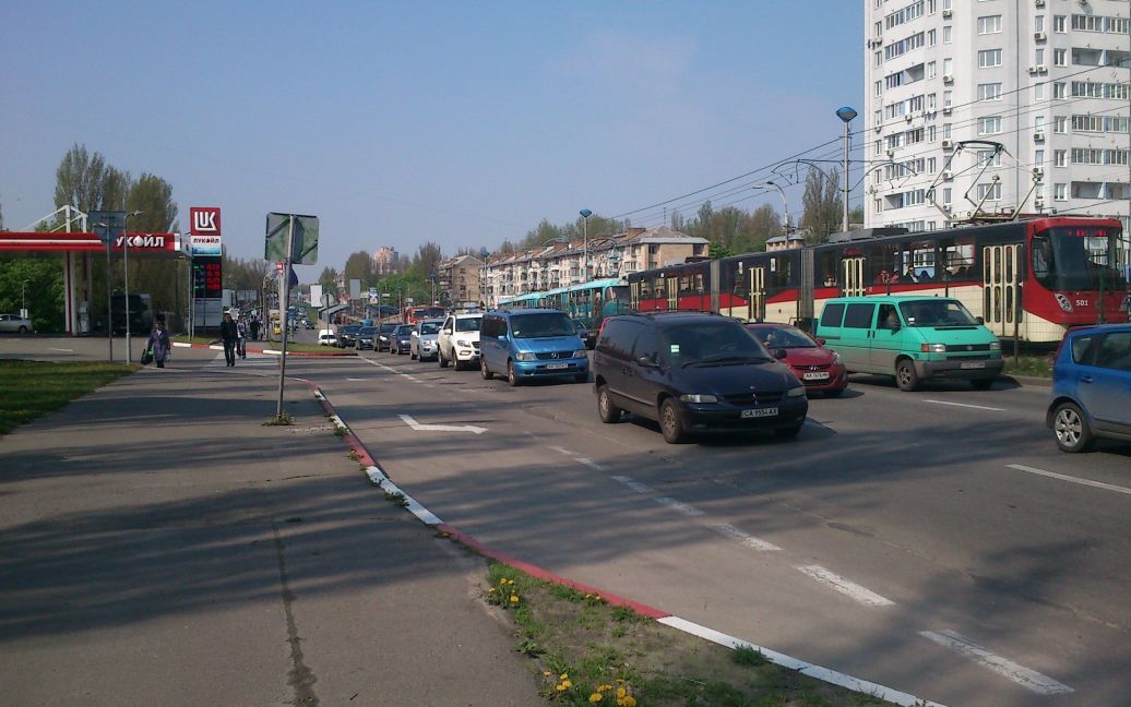 На проспекті Комарова сталося ДТП / © ТСН.ua