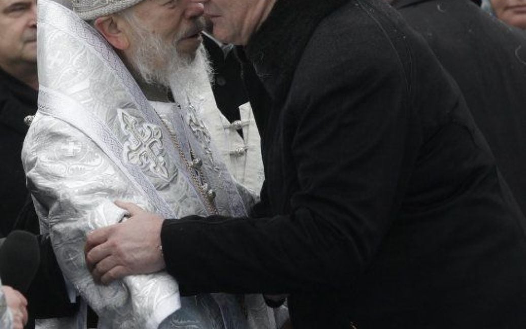 Митрополит Владимир и Виктор Янукович во время Крещения в Киеве, в субботу, 19 января 2013 г. / © УНІАН