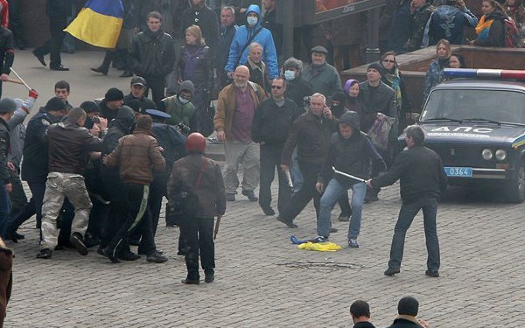 Сепаратисти влаштували бійку в Харкові / © glavnoe.ua