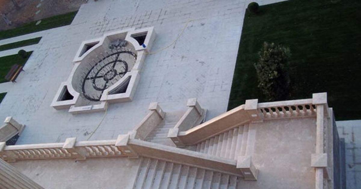 Роскошный "дворец Путина" на берегу Черного моря в селе Прасковеевка возле курортного города Гененджик в Краснодарском крае России / © kolyan.net