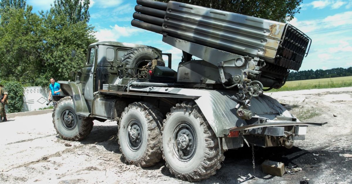 Через украинскую границу продолжают перевозить военную технику