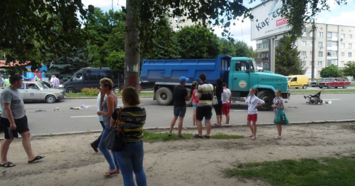В Виннице под колесами "КрАЗа" погибла женщина на инвалидной электроколяске / © vn.20minut.ua