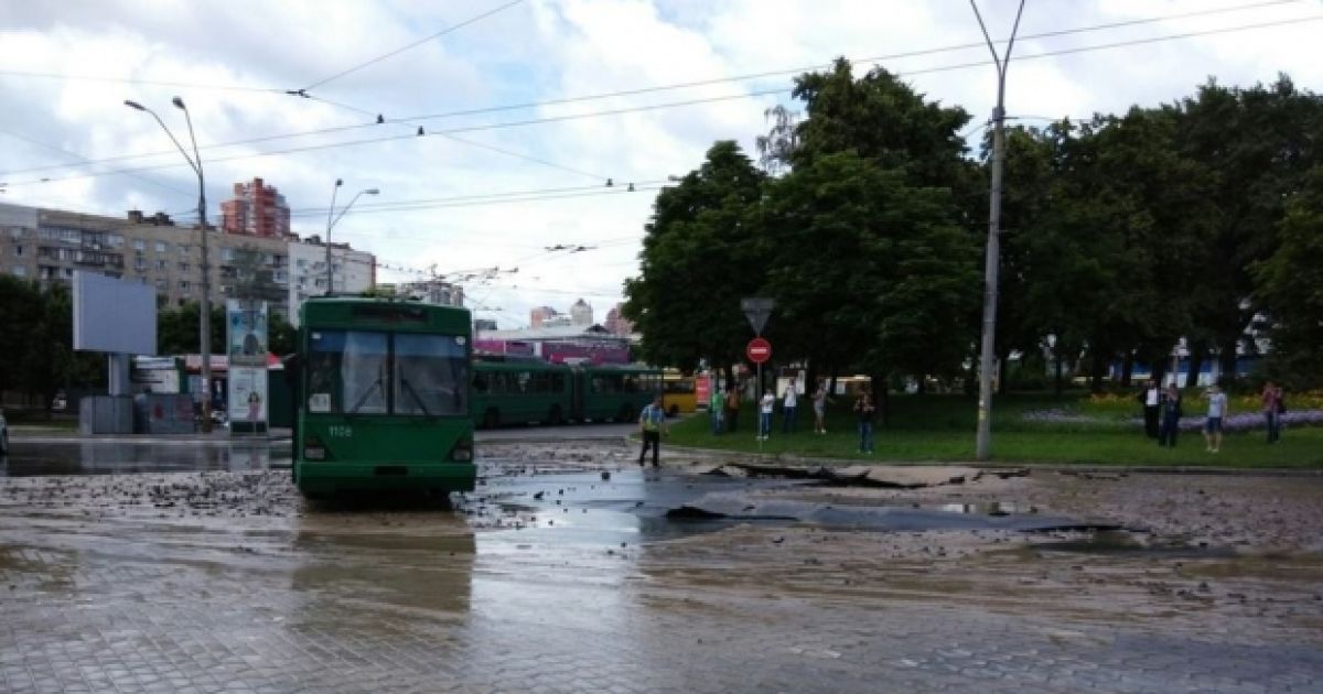 Десятки машин завмерли в заторі / © 0352.com.ua