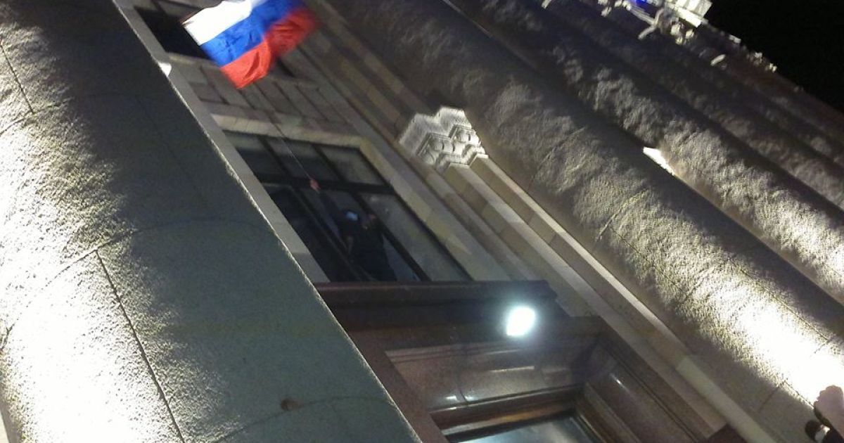 Над Харьковской ОГА развевается российский триколор