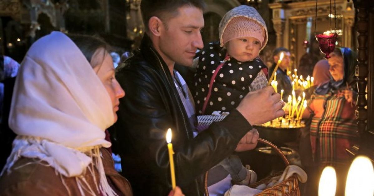 Украинцы начали экономить крестинах и венчаниях