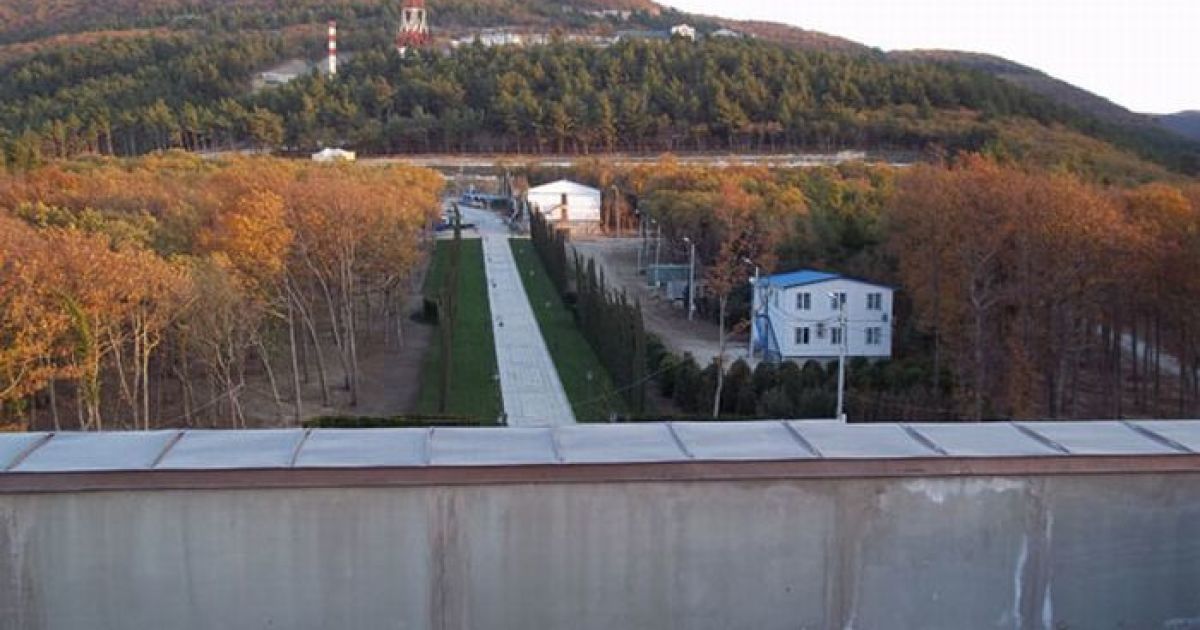 Роскошный "дворец Путина" на берегу Черного моря в селе Прасковеевка возле курортного города Гененджик в Краснодарском крае России / © kolyan.net