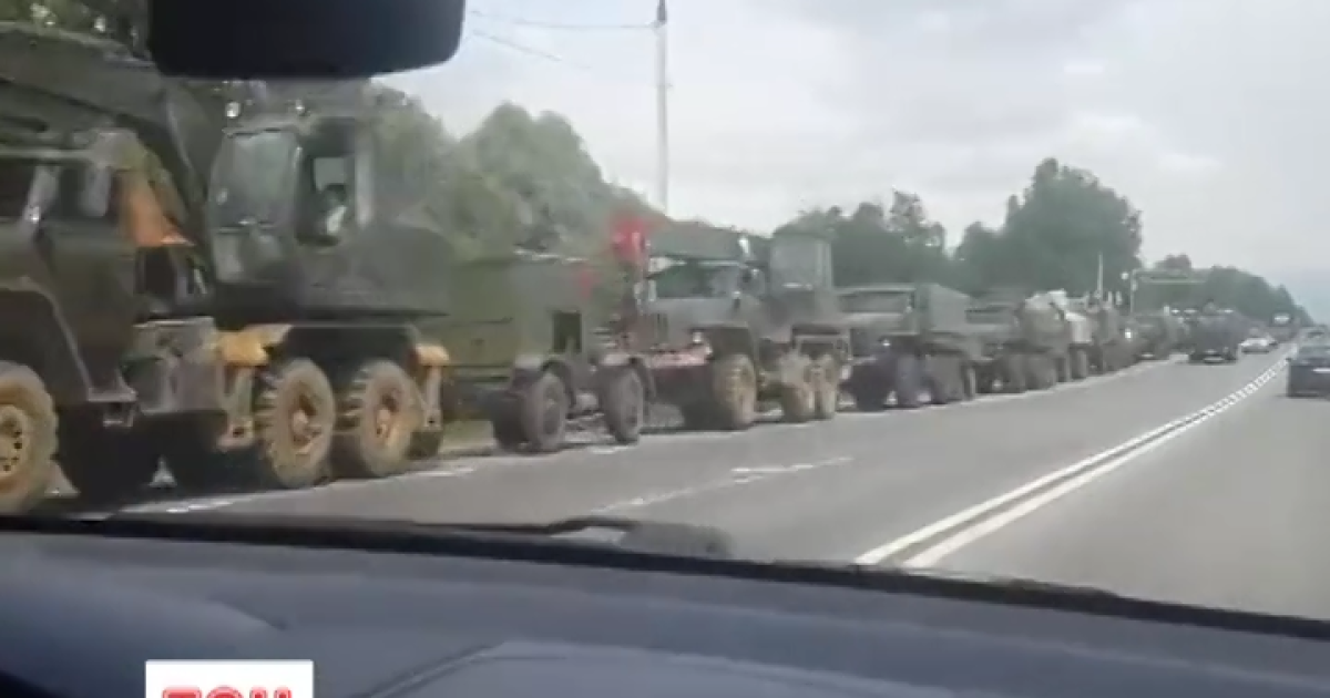Военная техника российской армии приближается к украинской границе