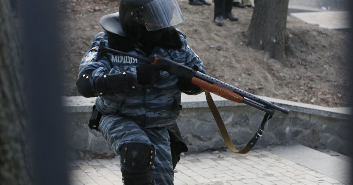 "Беркутівця", який міг вбити 39 євромайданівців, відпустили додому