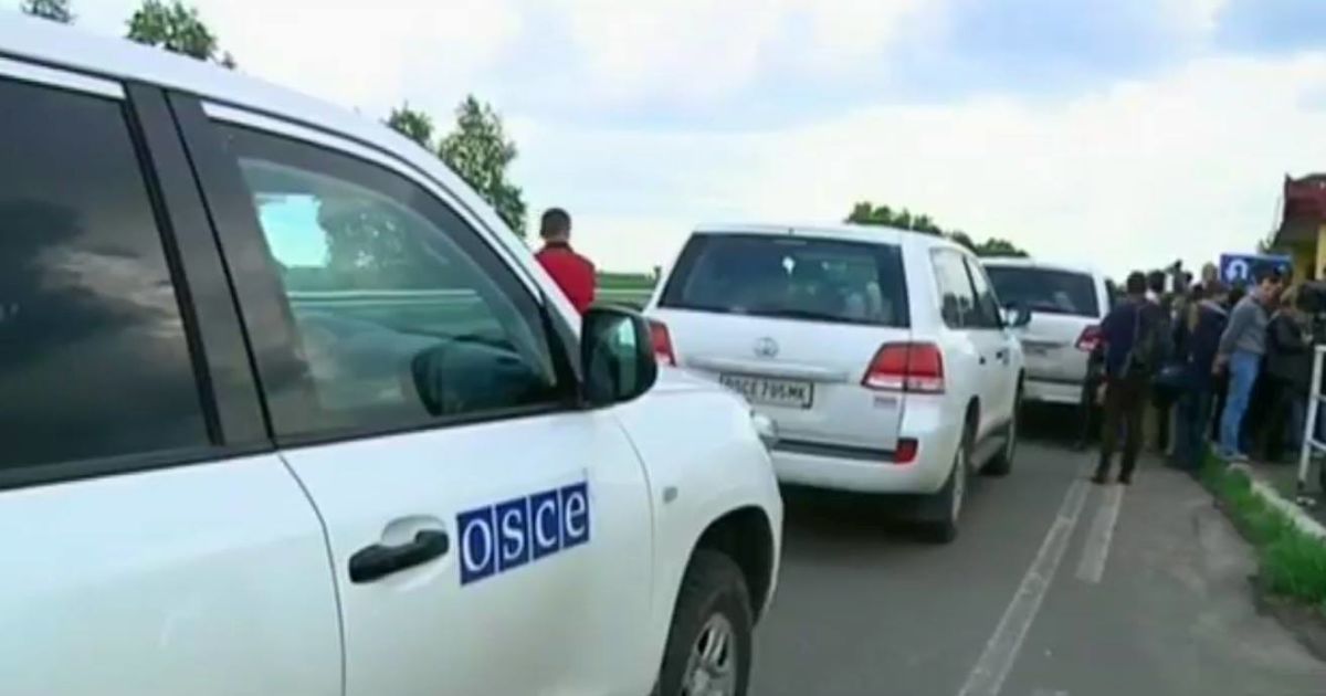 Наблюдатели ОБСЕ пытались добраться до аэропорта.