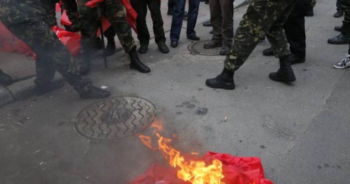 Самооборона Майдана уничтожила имущество из офиса КПУ / © УНІАН