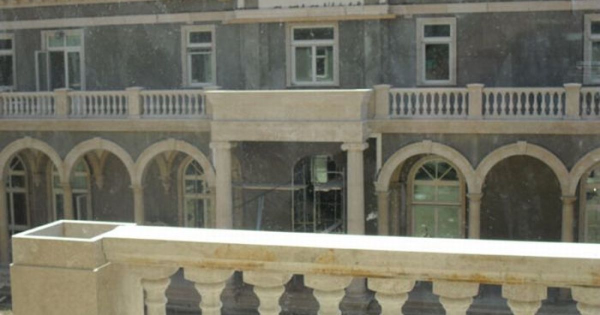 Роскошный "дворец Путина" на берегу Черного моря в селе Прасковеевка возле курортного города Гененджик в Краснодарском крае России / © kolyan.net