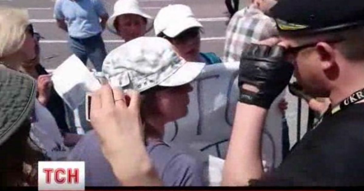 Остановить провокаторов помогли представители "Правого сектора"