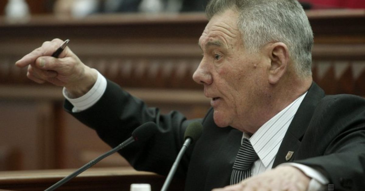 Син Олександра Омельченка розповів про стан батька у лікарні