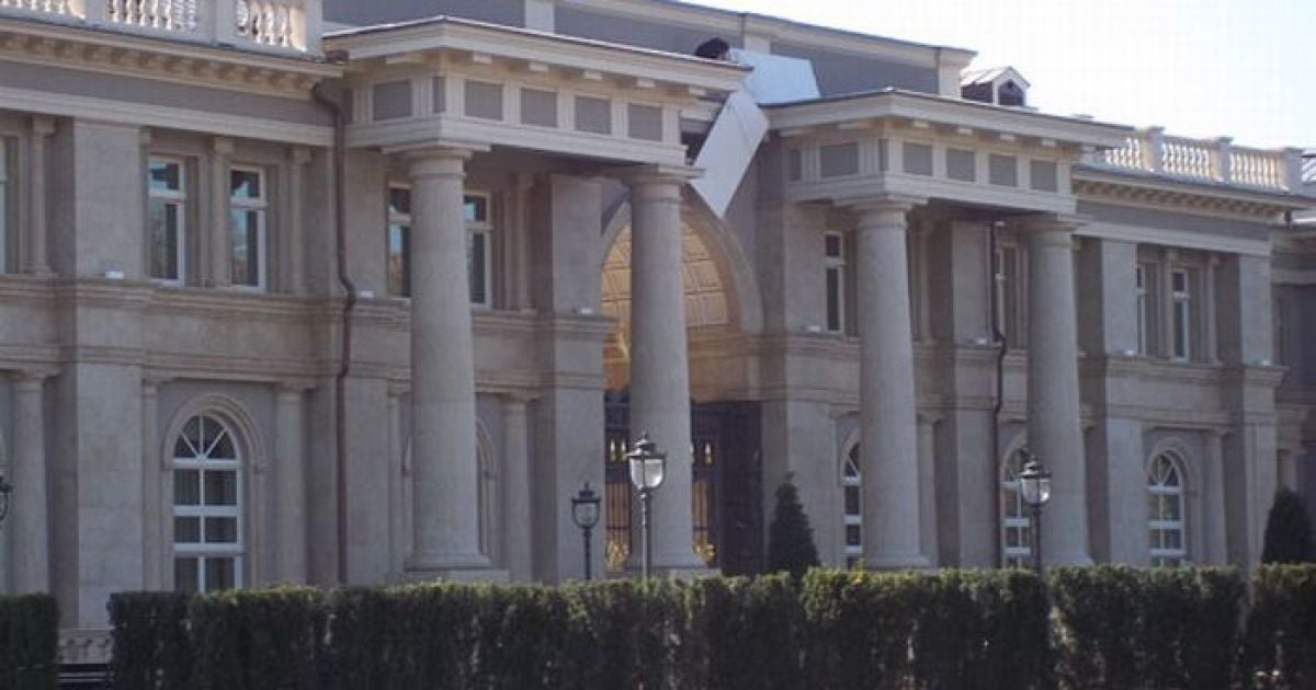 Роскошный "дворец Путина" на берегу Черного моря в селе Прасковеевка возле курортного города Гененджик в Краснодарском крае России / © kolyan.net