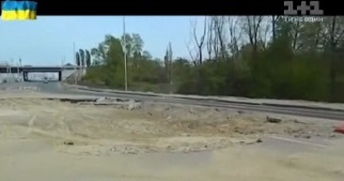 Киевляне жалуются, что из четырех полос - "работает" только одна