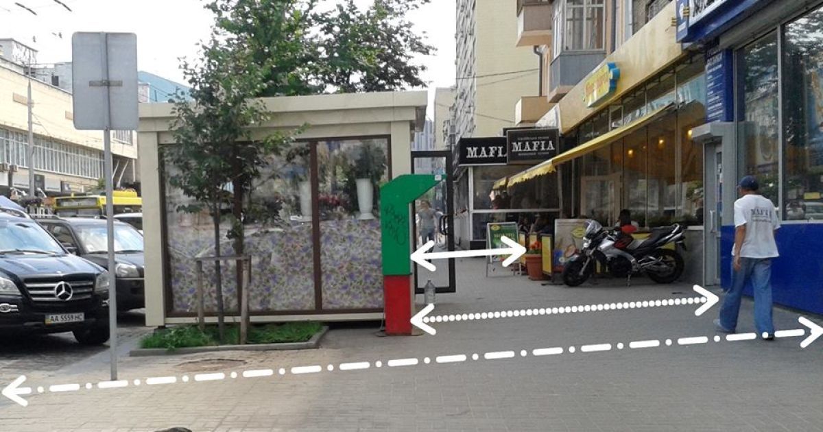 В Киеве предложили бороться с летними площадками на тротуарах