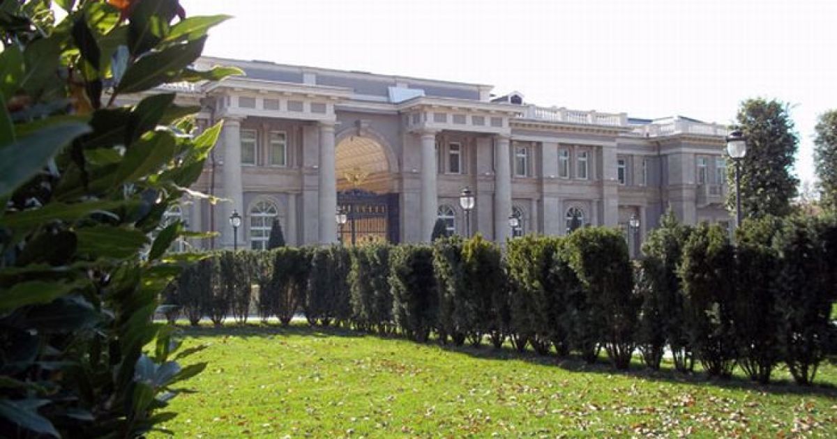 Роскошный "дворец Путина" на берегу Черного моря в селе Прасковеевка возле курортного города Гененджик в Краснодарском крае России / © kolyan.net