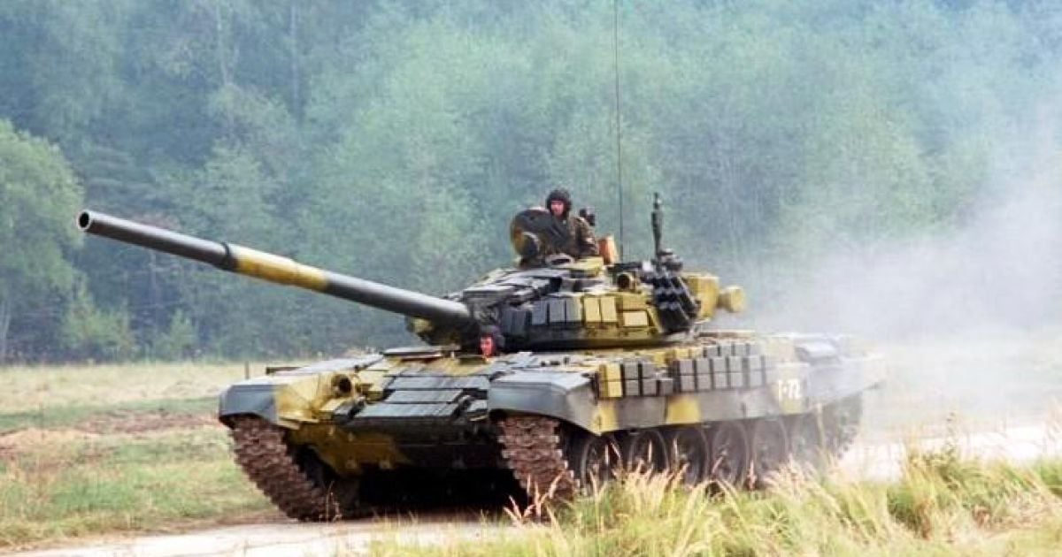 Возле границы была замечена колонна боевой техники