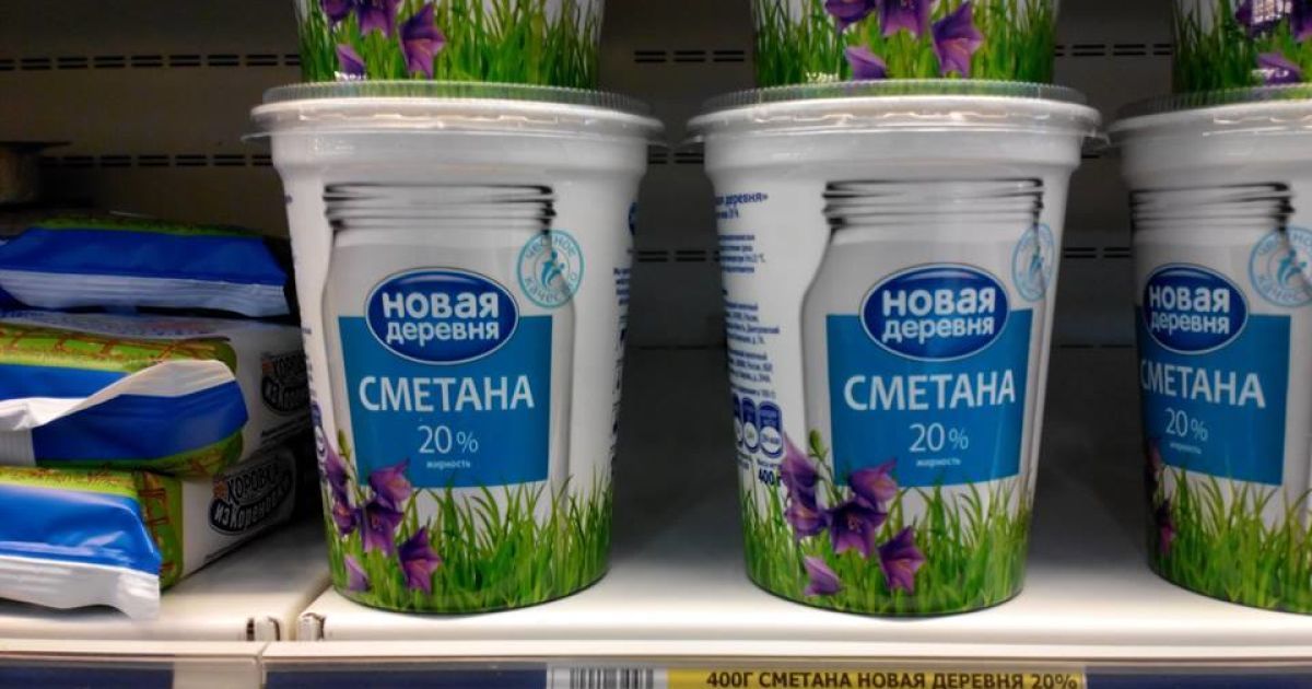 У сімферопольському гіпермаркеті "Метро" багато прилавків пустують, а всі ціни вказані в російських рублях / © МВС