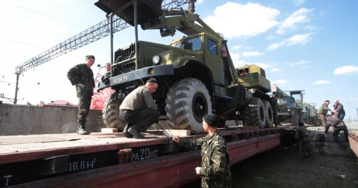 Военную технику вывезут из Крыма / © УНИАН