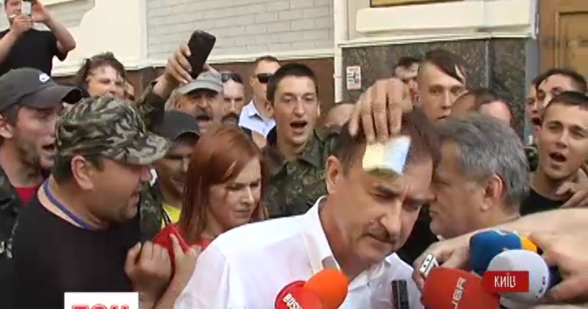 Толкотня сопровождалось нецензурной бранью