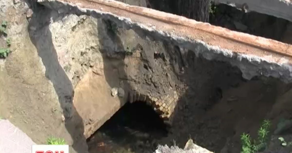 12-метровый провал может дорого стоить городу