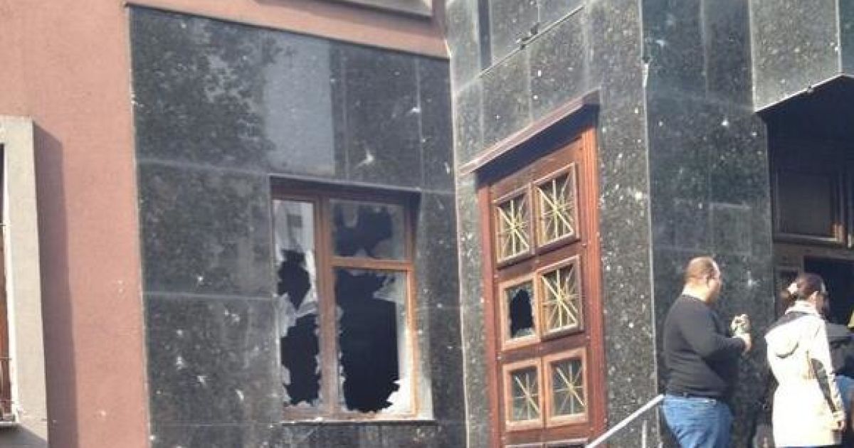 В Донецке сепаратисты взяли штурмом областную прокуратуру