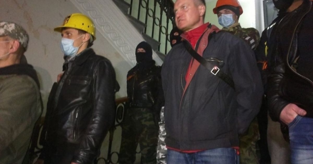 Сепаратисты планируют пробыть в Харьковской ОГА сутки / © facebook.com/slava.mavrichev