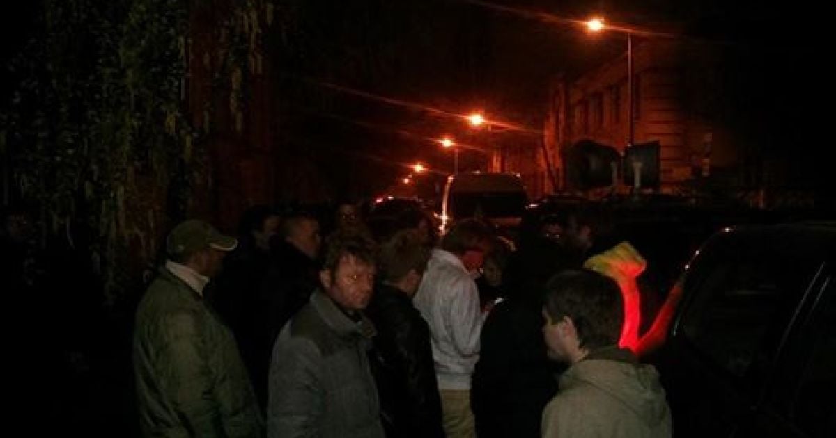 Незаважаючи на пізню годину, активістів прийшло багато / © facebook.com/oleksandr.kravtsov